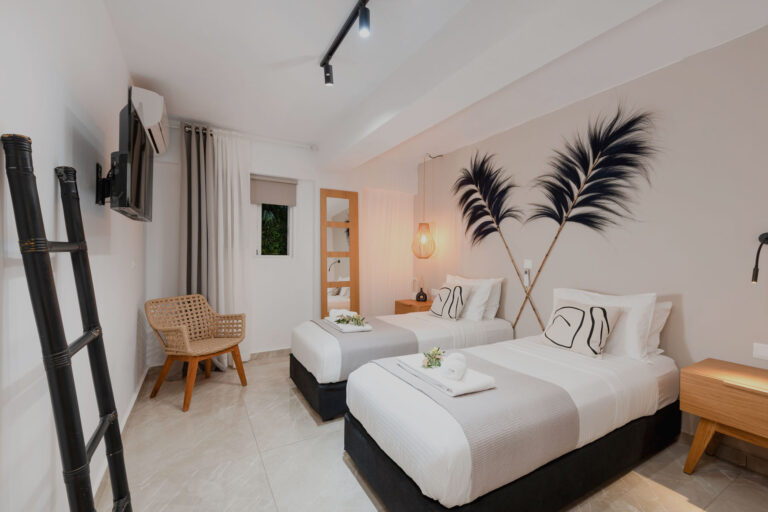 Bedroom  With  2 Single Beds