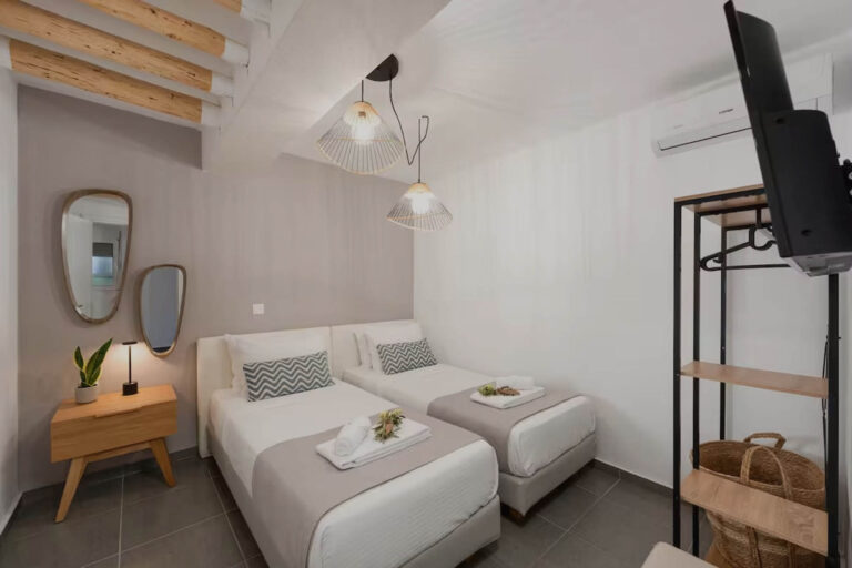 Bedroom  With  2 Single Beds