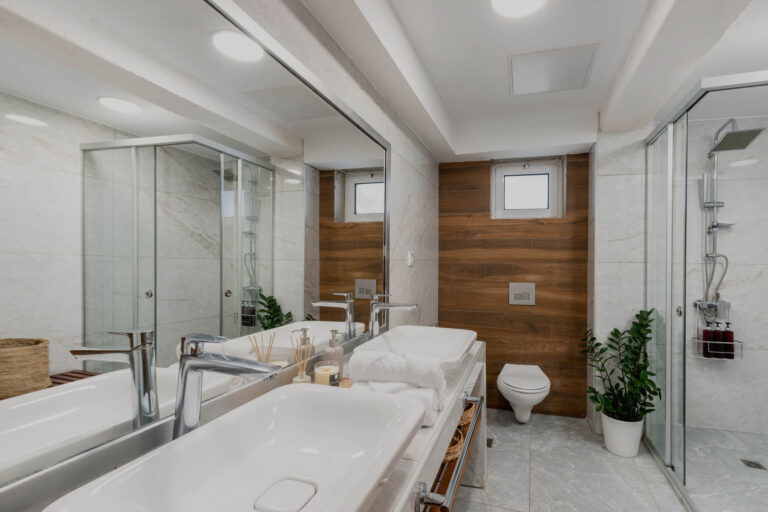 2 Bathrooms
